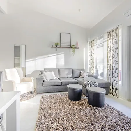 Lomahuoneisto Skyvillas B 28