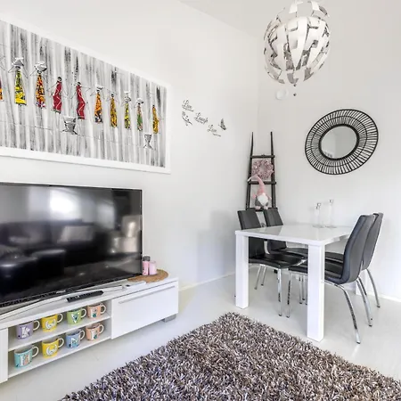 Lomahuoneisto Skyvillas B 28 *