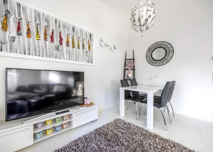 Lomahuoneisto Skyvillas B 28 *